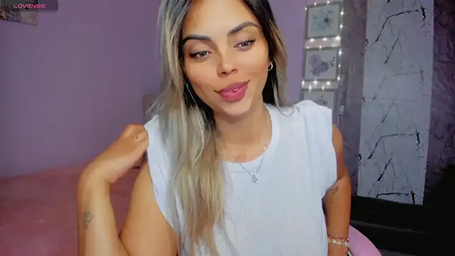 Snapshot of Gabby_prieto chatting on 06.18.26 Gabby prieto online show from 06.18.26