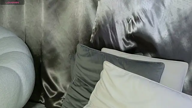 moniqque online show from 03.12.25