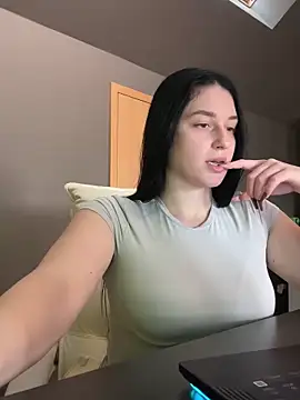 moniqque online show from 10.13.25