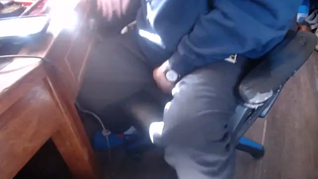 Snapshot of GingerSnappUSA chatting on 11.04.25 GingerSnappUSA online show from 11.04.25