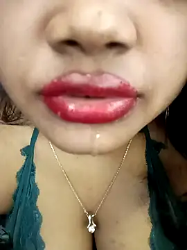 Snapshot of Hotlisa chatting on 02.05.25 Hotlisa online show from 02.05.25