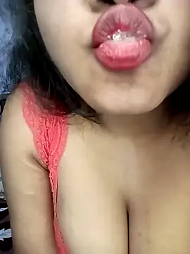 Snapshot of Hotlisa chatting on 02.18.25 Hotlisa online show from 02.18.25