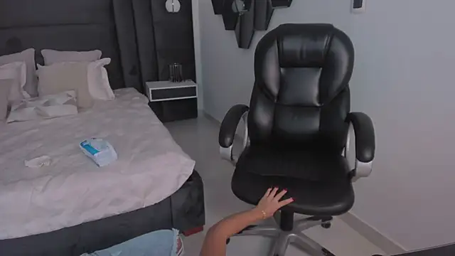 MileyCruz  online show from 03.20.25