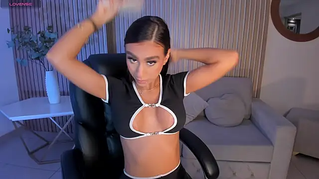 DannaCruz online show from 10.18.25