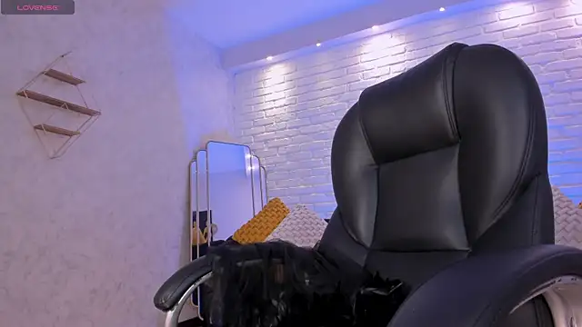 BiancaPierce online show from 10.31.25