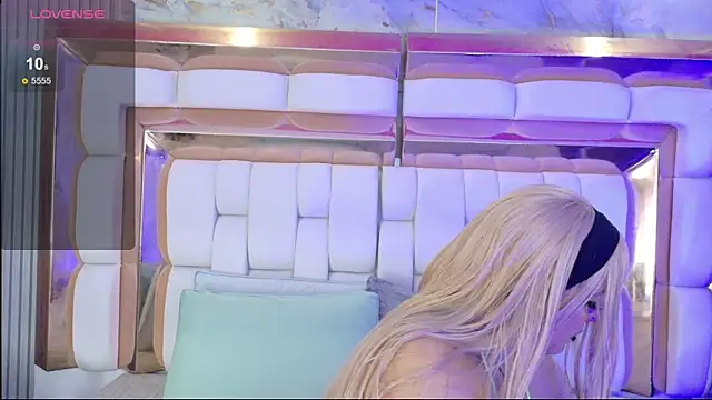 valkiria moore online show from 03.04.26