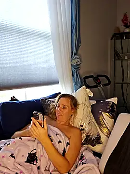 SkyelarSommer online show from 10.28.25