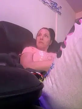 Snapshot of DominiqueX0 chatting on 01.11.25 DominiqueX0 online show from 01.11.25