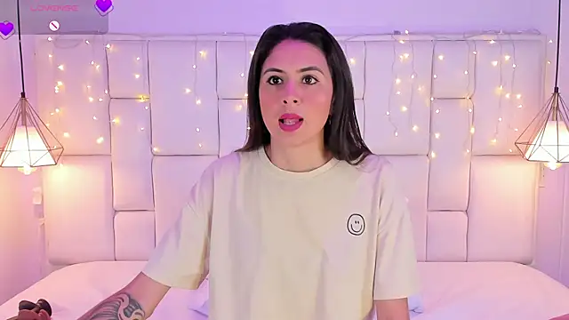 SarahSophia  online show from 01.30.25