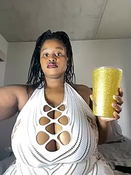 Snapshot of KnockoutBestie chatting on 02.07.25 KnockoutBestie online show from 02.07.25