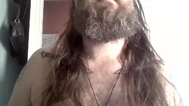 Snapshot of Thrillhouse chatting on 01.10.25 Thrillhouse online show from 01.10.25