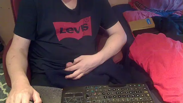Snapshot of ArmySweater chatting on 09.13.25 ArmySweater online show from 09.13.25