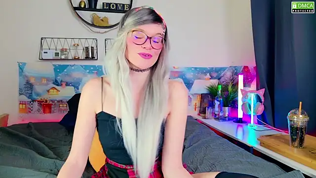 Snapshot of Kittychatte chatting on 12.30.24 Kittychatte online show from 12.30.24