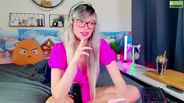 Snapshot of Kittychatte chatting on 01.05.25 Kittychatte online show from 01.05.25