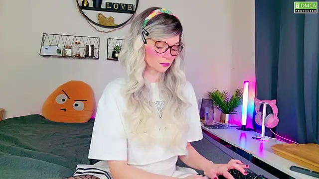 Snapshot of Kittychatte chatting on 01.21.25 Kittychatte online show from 01.21.25