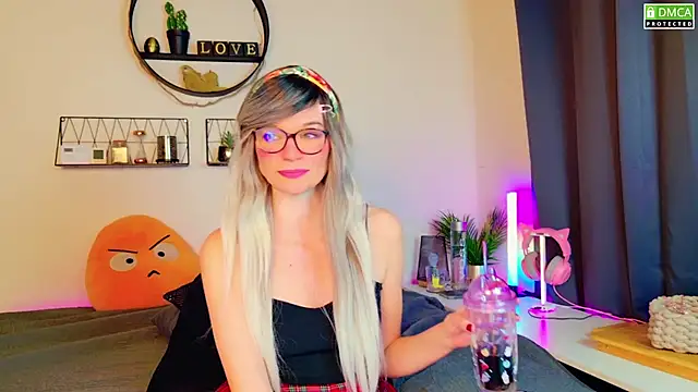 Snapshot of Kittychatte chatting on 01.28.25 Kittychatte online show from 01.28.25