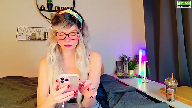 Snapshot of Kittychatte chatting on 02.16.25 Kittychatte online show from 02.16.25