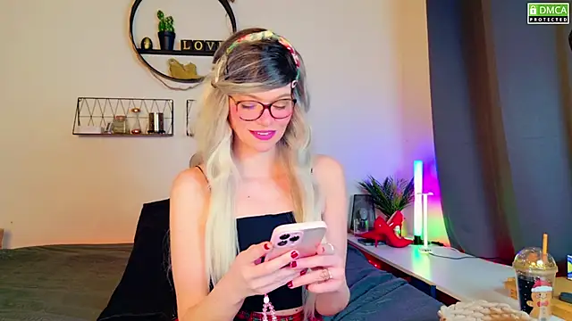 Snapshot of Kittychatte chatting on 03.22.25 Kittychatte online show from 03.22.25