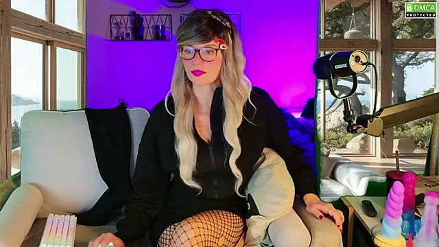 Snapshot of Kittychatte chatting on 09.13.25 Kittychatte online show from 09.13.25