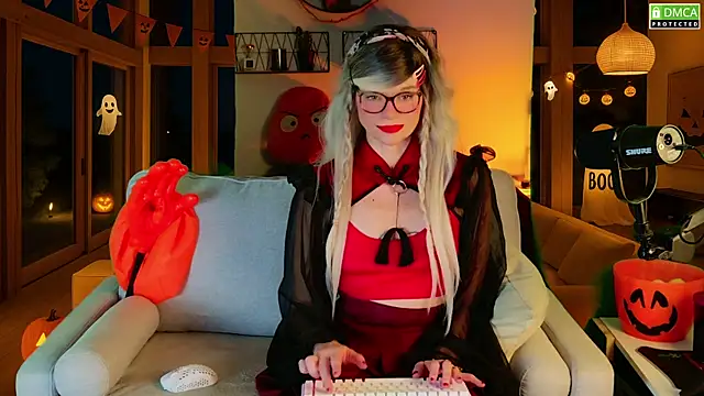 Snapshot of Kittychatte chatting on 10.28.25 Kittychatte online show from 10.28.25