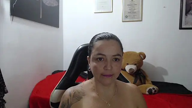 Snapshot of katty_lorens chatting on 05.16.26 katty lorens online show from 05.16.26