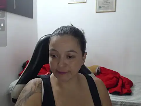 Snapshot of katty_lorens chatting on 05.22.26 katty lorens online show from 05.22.26