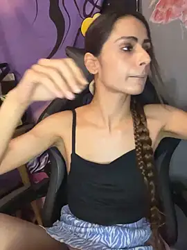 LaPetitechienne1 online show from 12.29.24