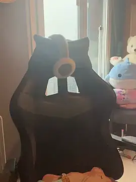 LaPetitechienne1 online show from 01.27.25