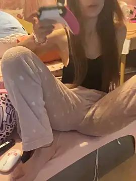 LaPetitechienne1 online show from 03.15.25