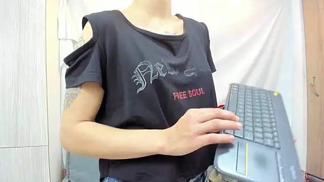 Mhelanny2 online show from 02.13.26