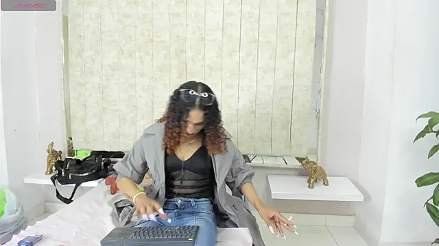 StefanyMiler online show from 02.12.25