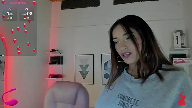 Snapshot of cristal__hot_1 chatting on 01.26.25 cristal hot 1 online show from 01.26.25