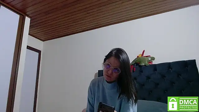 Sophi Cute online show from 12.13.24