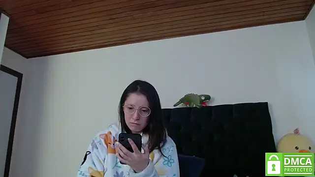 Sophi Cute online show from 12.15.24