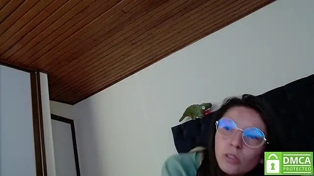 Sophi Cute online show from 12.22.24