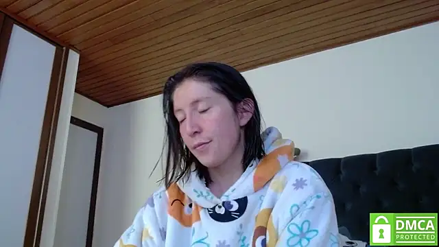 Sophi Cute online show from 12.28.24