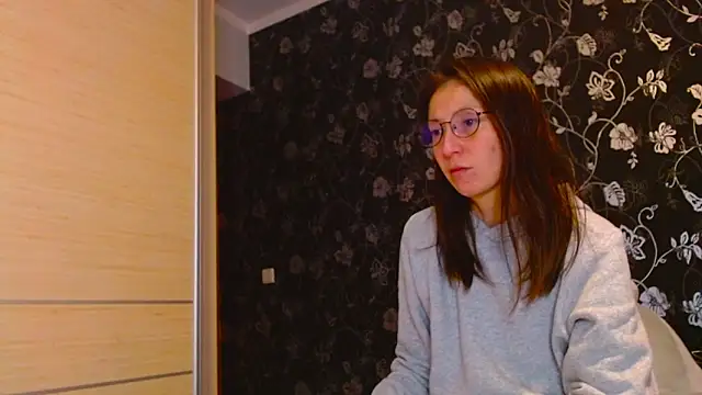 Sophi Cute online show from 12.22.25