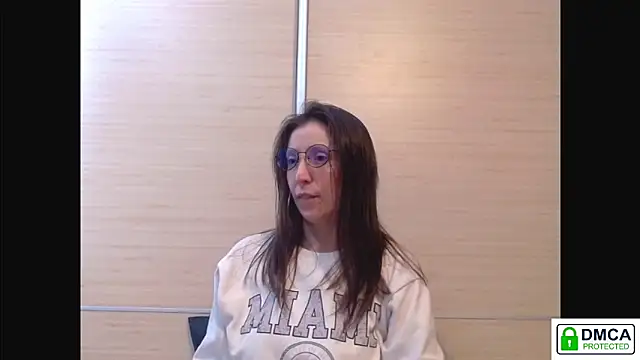 Snapshot of Sophi_Cute chatting on 04.18.26 Sophi Cute online show from 04.18.26