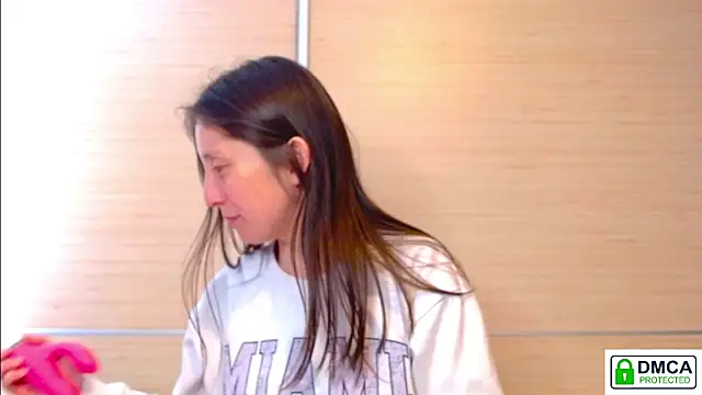 Snapshot of Sophi_Cute chatting on 04.25.26 Sophi Cute online show from 04.25.26