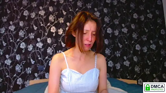 Snapshot of Sophi_Cute chatting on 05.17.26 Sophi Cute online show from 05.17.26