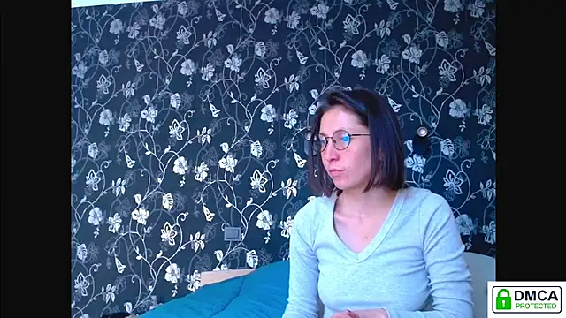 Snapshot of Sophi_Cute chatting on 05.23.26 Sophi Cute online show from 05.23.26