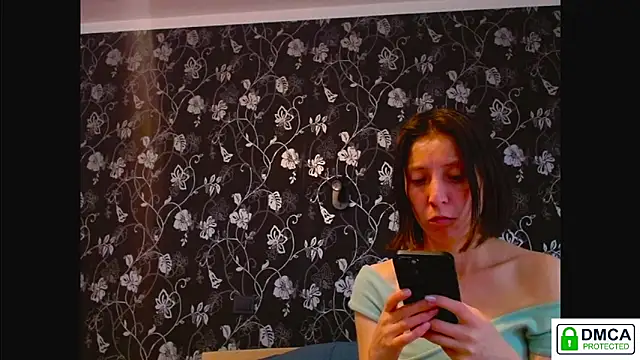 Snapshot of Sophi_Cute chatting on 06.02.26 Sophi Cute online show from 06.02.26