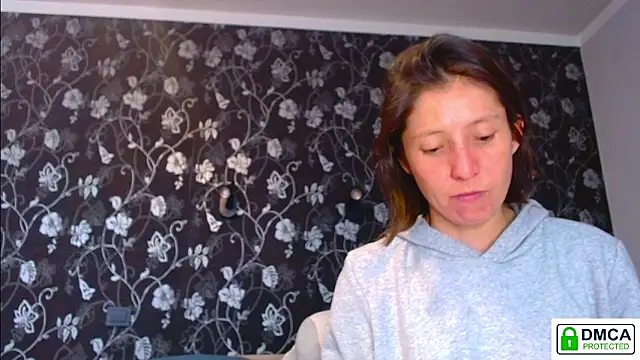 Snapshot of Sophi_Cute chatting on 06.17.26 Sophi Cute online show from 06.17.26