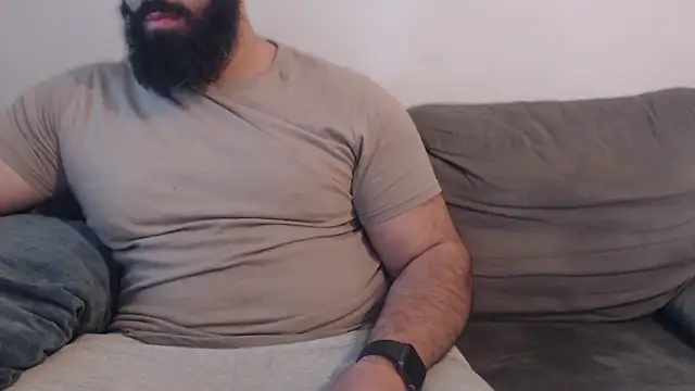 Snapshot of hugemachohandsome chatting on 05.18.26 hugemachohandsome online show from 05.18.26