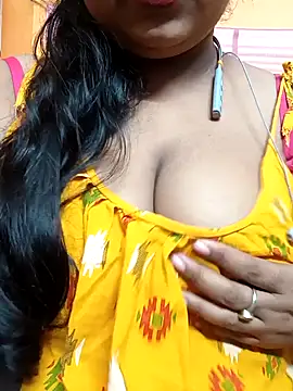 Snapshot of Sophiaboudi chatting on 12.25.24 Sophiaboudi online show from 12.25.24