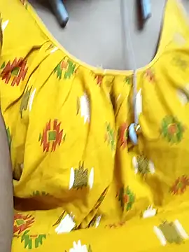 Snapshot of Sophiaboudi chatting on 01.07.25 Sophiaboudi online show from 01.07.25