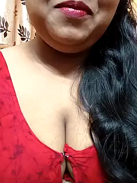 Snapshot of Sophiaboudi chatting on 01.18.25 Sophiaboudi online show from 01.18.25