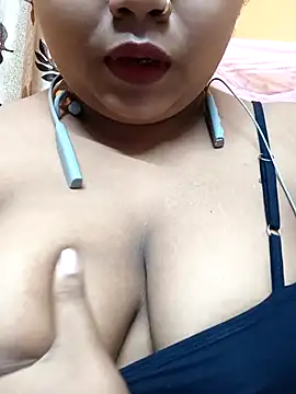 Snapshot of Sophiaboudi chatting on 02.12.25 Sophiaboudi online show from 02.12.25