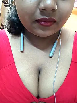 Snapshot of Sophiaboudi chatting on 02.19.25 Sophiaboudi online show from 02.19.25