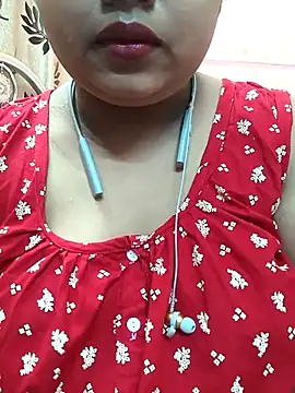 Snapshot of Sophiaboudi chatting on 02.28.25 Sophiaboudi online show from 02.28.25